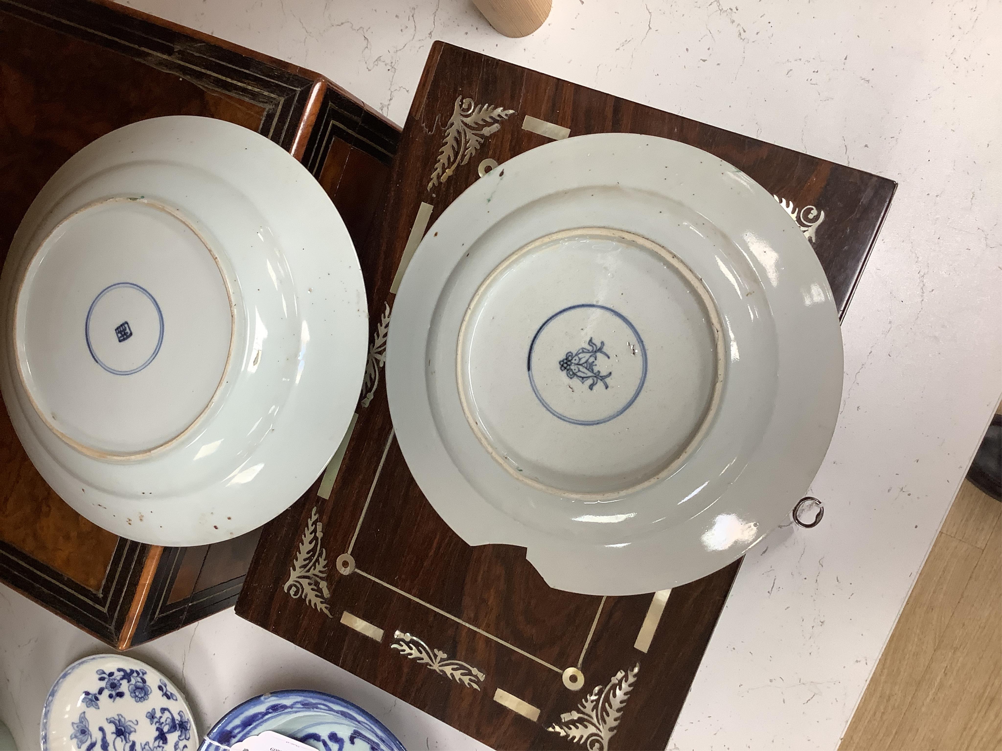 Four 18th century Chinese famille verte plates, Kangxi, 21cm